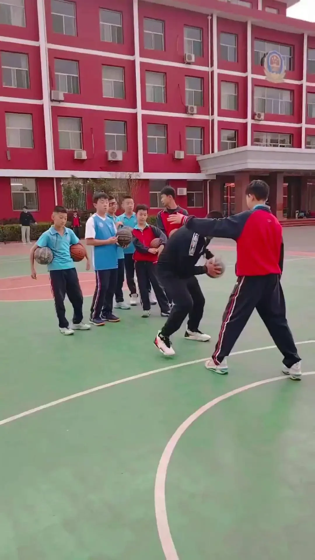 篮球青训营中的体能训练方案有哪些?_0